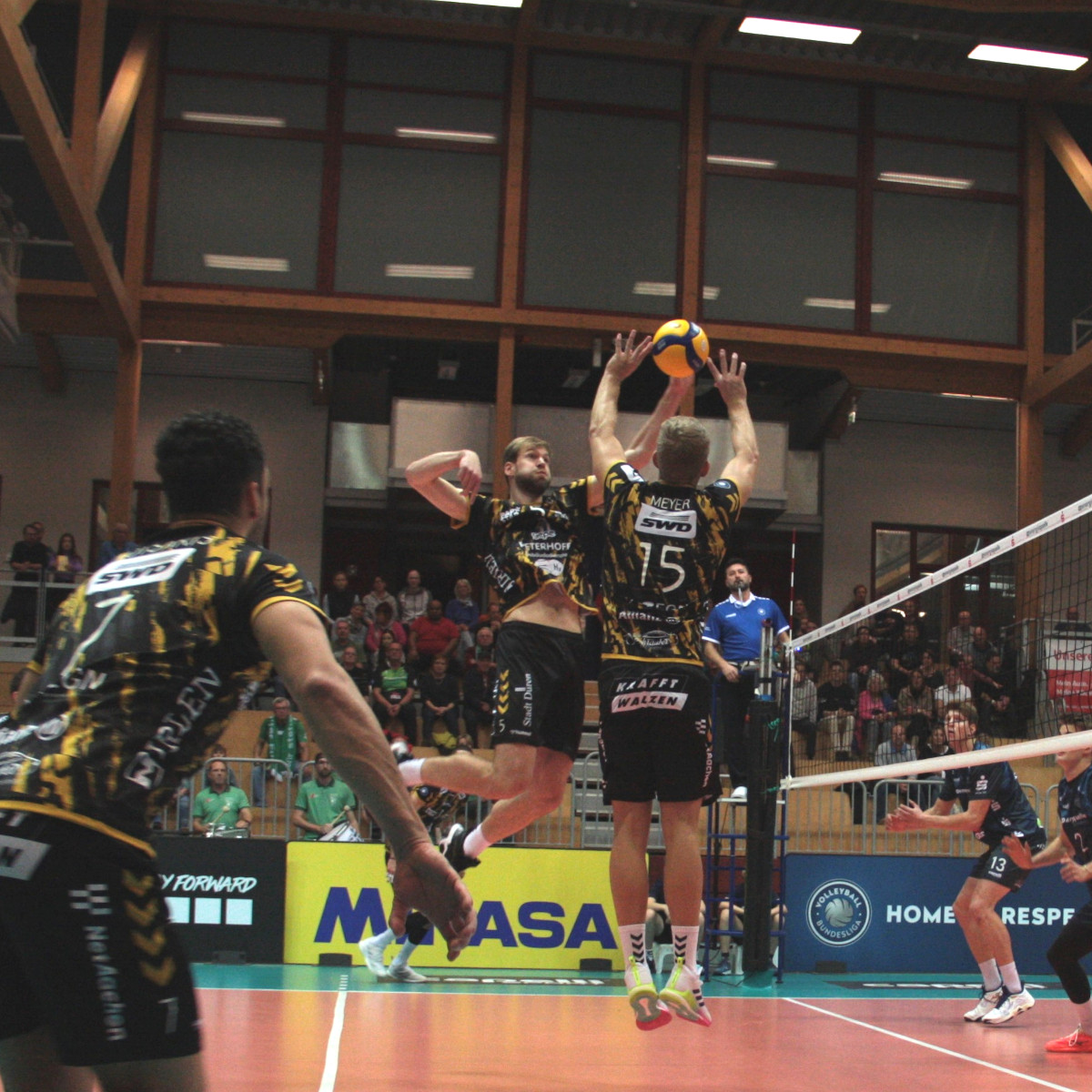 Swd Powervolleys D Ren Dominanter Auftritt Bei Den Netzhoppers Dn News