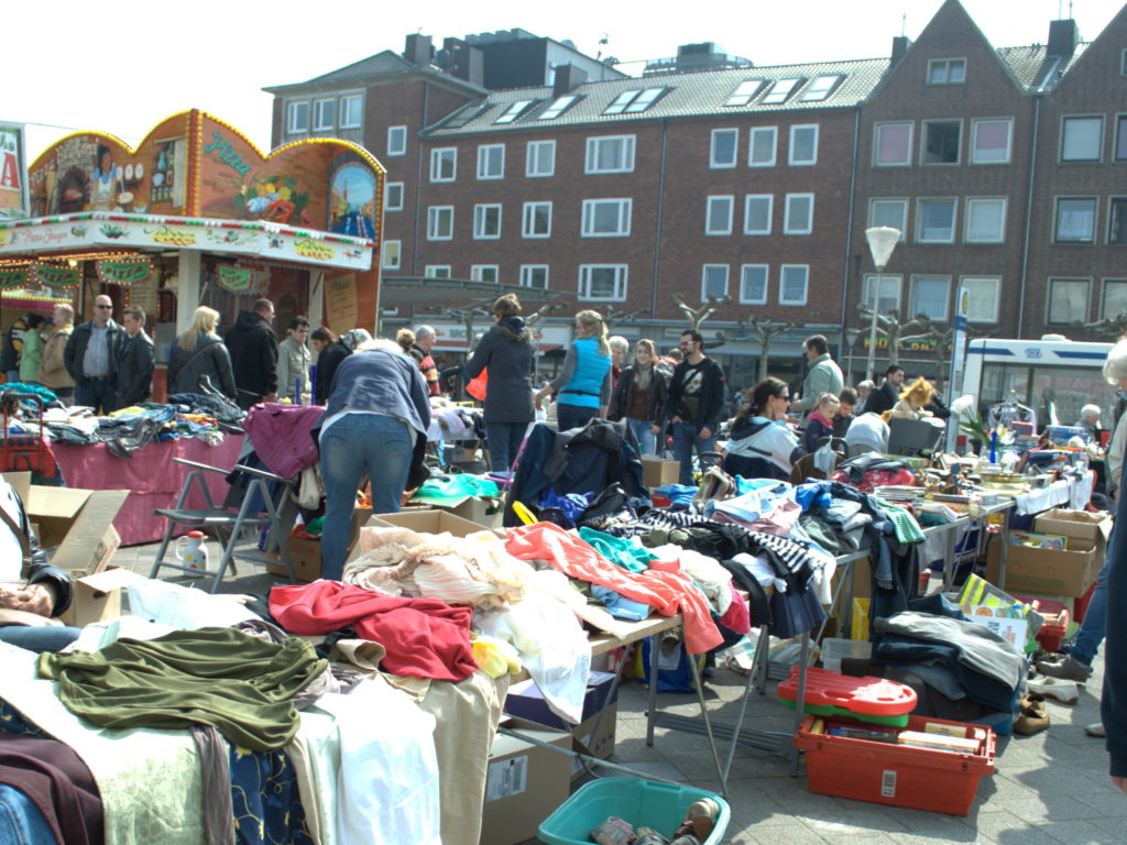 Kindertrödelmarkt auf dem Kaiserplatz in Düren