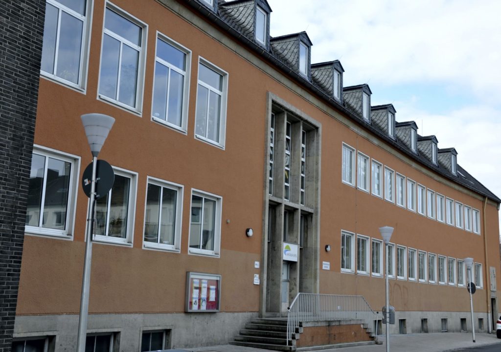 Der Eingang der Volkshochschule