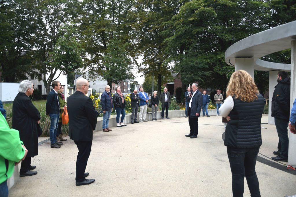 Bürgermeister Paul Larue eröffnet den umgestalteten Konrad-Adenauer-Park