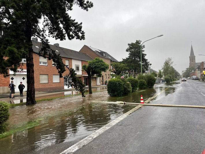 Überschwemmungssituation in Düren-Gürzenich