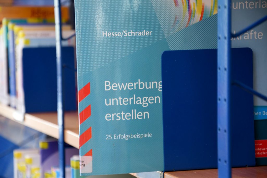 Die Stadtbücherei Düren bietet ein kostenloses Job-Coaching für Teens und Twens an.