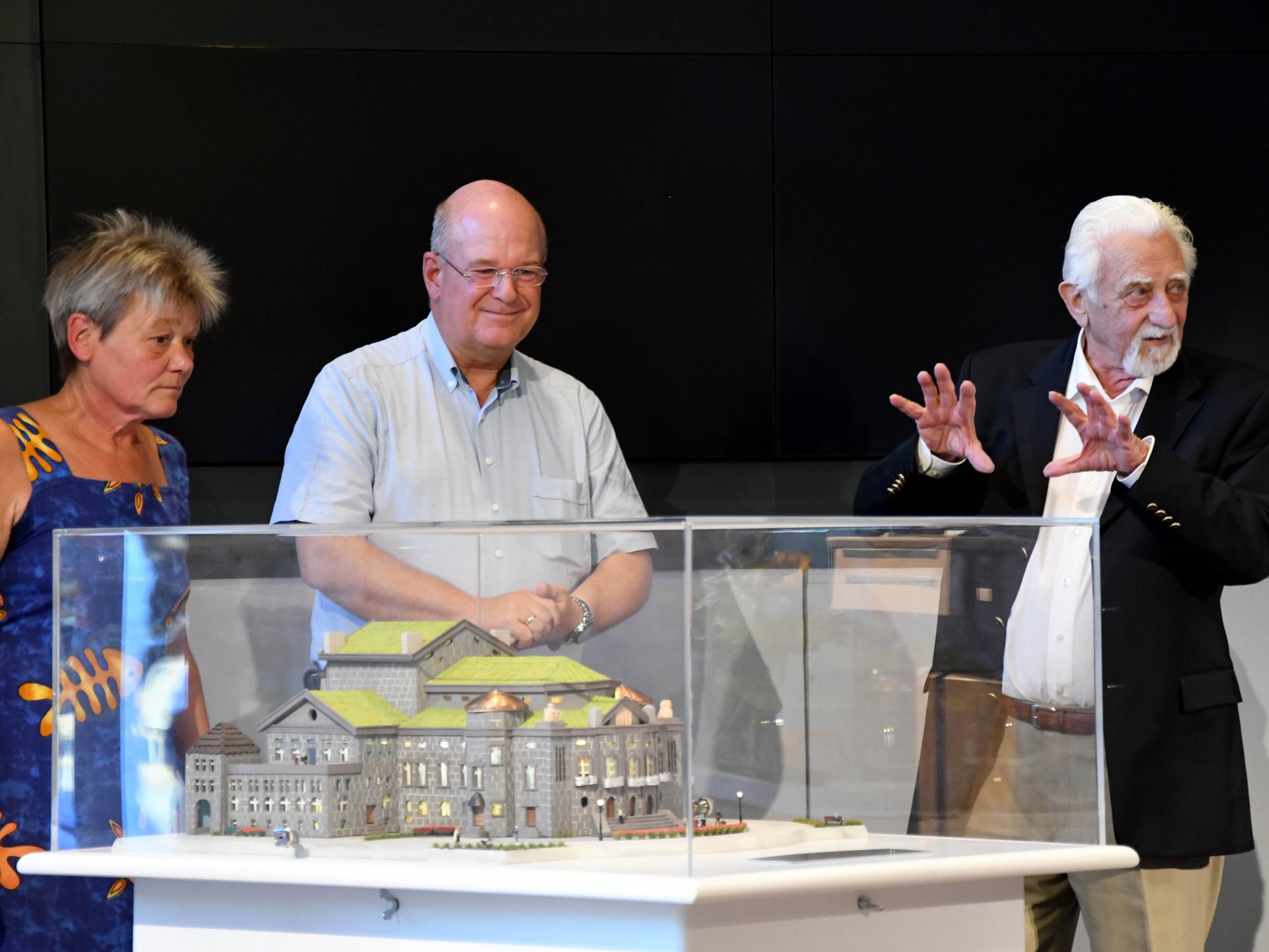 Ein Modell des alten Stadttheaters für das Haus der Stadt » DNNews