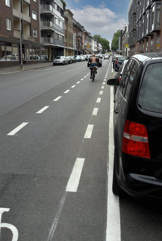 Fahrradschutzstreifen in der Kölnstraße
