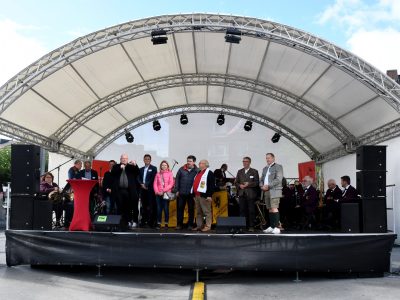 Bürgermeister Frank Peter Ullrich eröffnete das Stadtfest und die Partnerschaftsmeile auf dem Kaiserplatz. Auf der Bühne gab es zwei Tage lang ein abwechslungsreiches lokales und internationales Programm.
