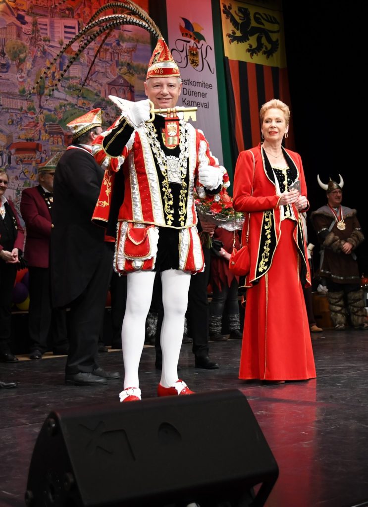 Beim Karnevalsempfang der Stadt Düren erhielt das Dürener Prinzenpaar, Uwe I. (Fander) und Lydia II. (Cousin) am Orchideensonntag den Stadtschlüssel.
