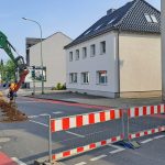 Baustelle Kreuzauer Straße: Absperrungen und Umleitungen