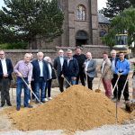 Spatenstich für die Neugestaltung des Kirchenvorplatzes in Mariaweiler