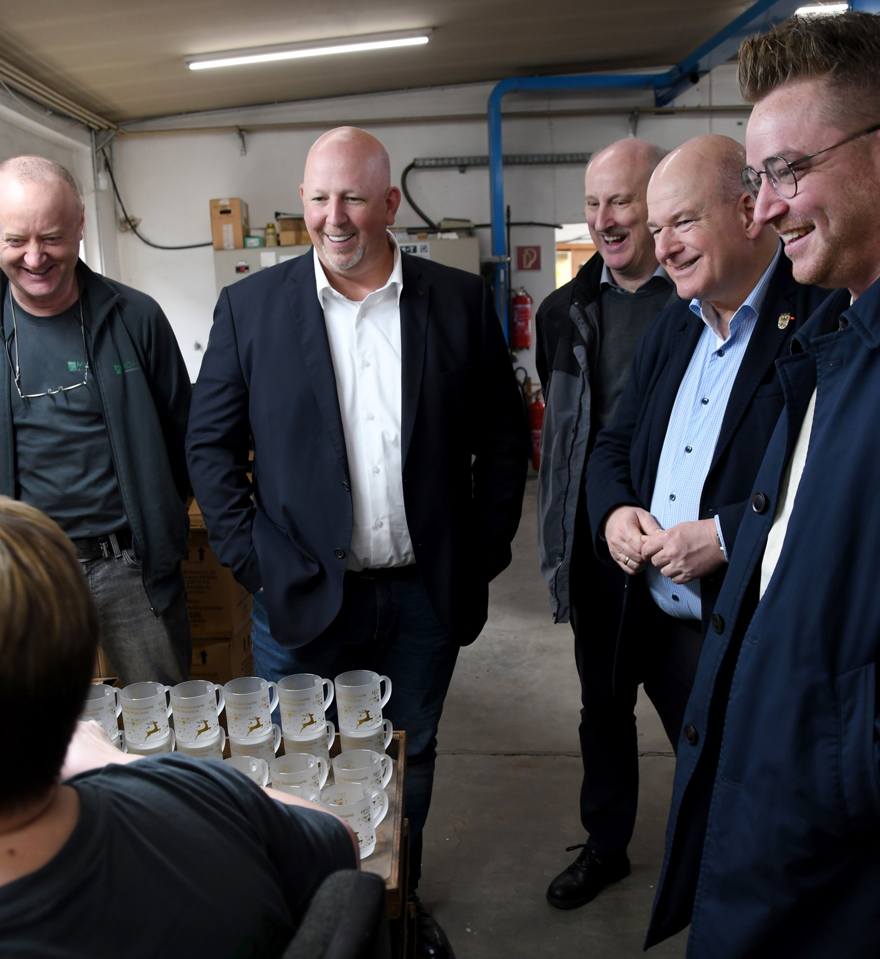 Dürener Unternehmen produziert Glühweintassen für Märkte auf der ganzen