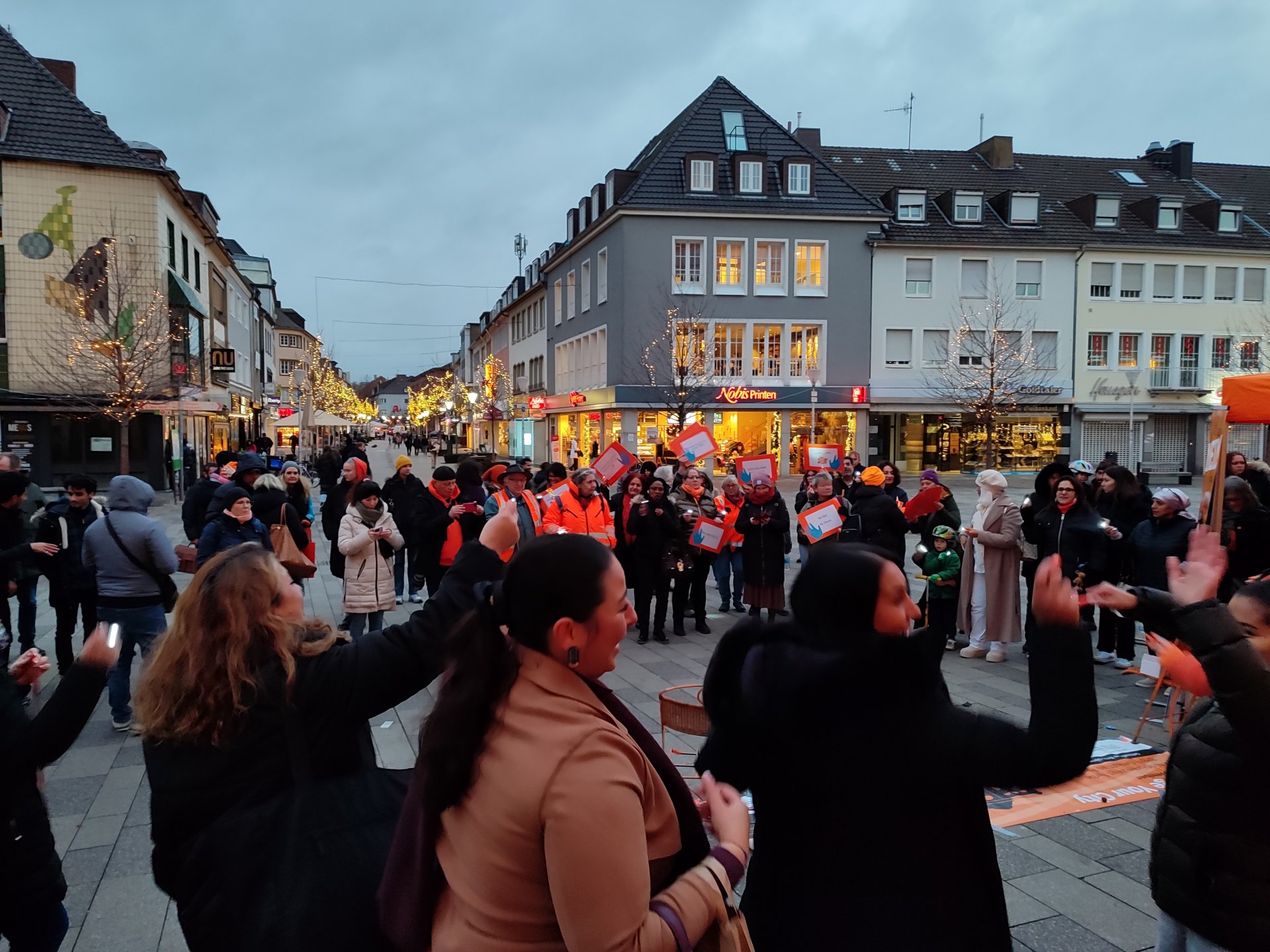 Erfolgreicher Aktionstag Gegen Gewalt An Frauen » DN-News