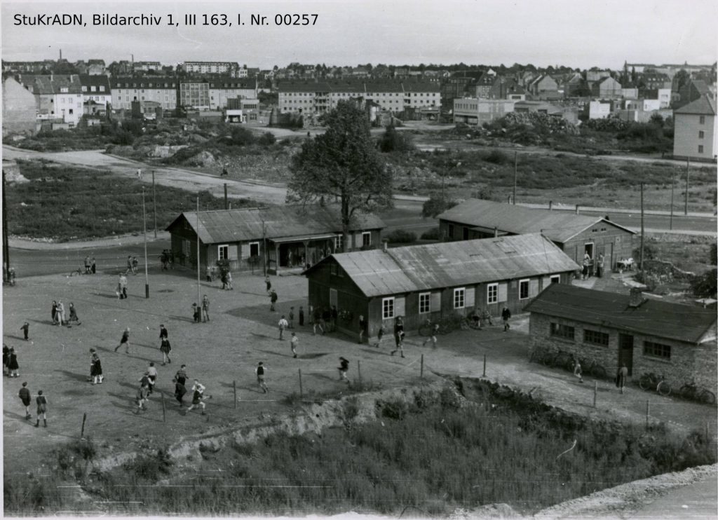 Baracken der Peschschule um ca. 1952.