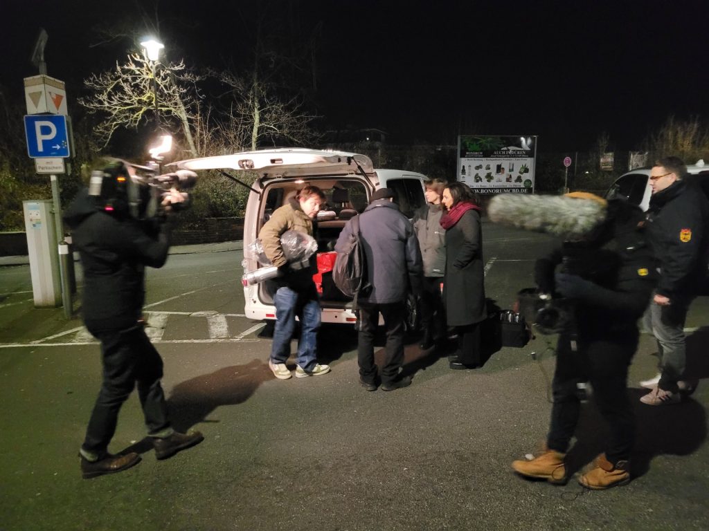 Ein Kamerateam des WDR hat in dieser Woche eine Verteilaktion für obdachlose und suchtkranken Menschen des Sozialamtes der Stadt Düren als gutes Beispiel für die Winterhilfe begleitet.