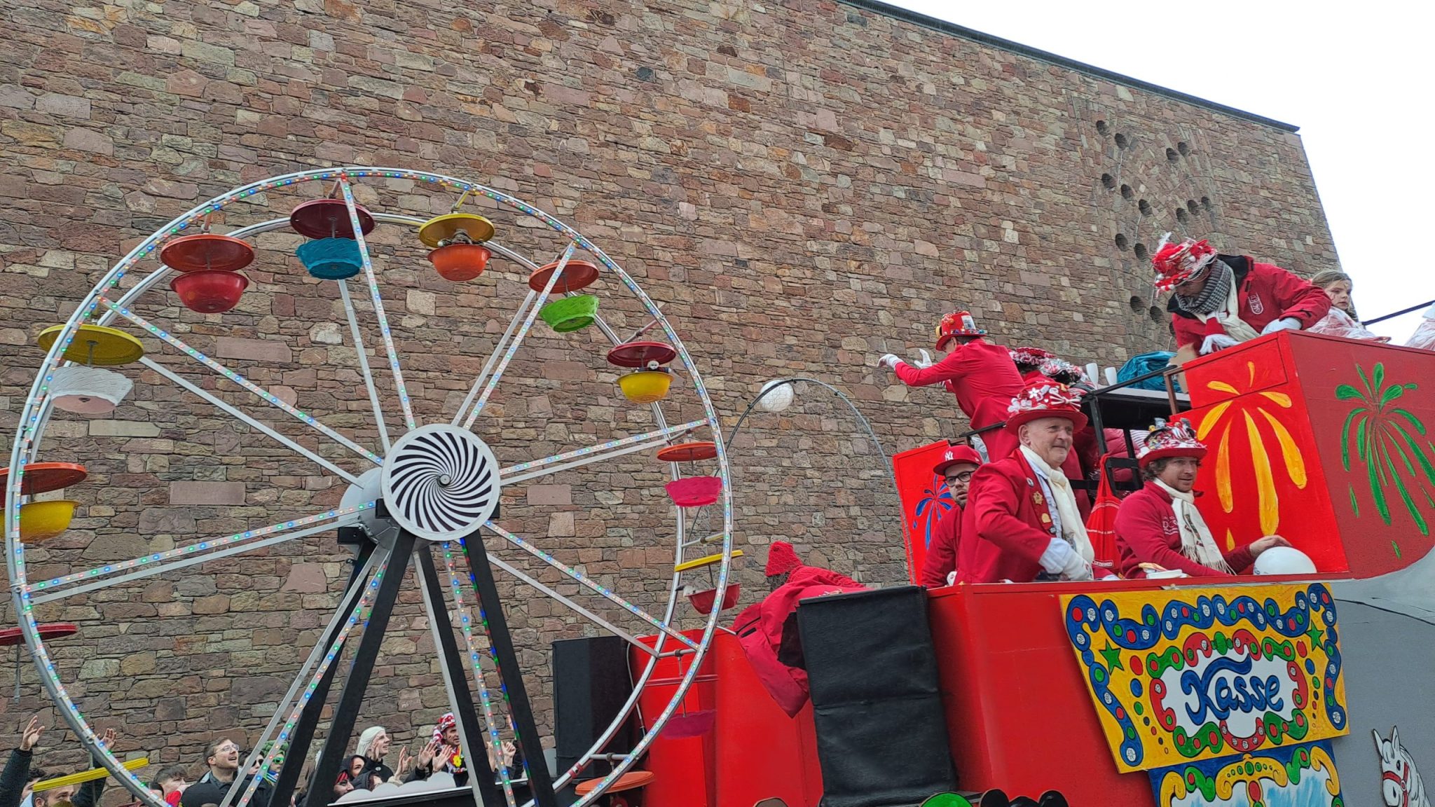 Kamelle und Alaaf: Die große Übersicht zu den Karnevalszügen 2025 im