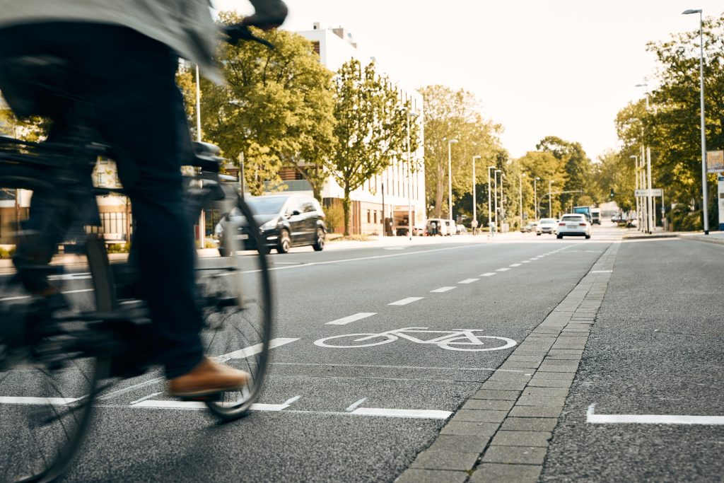 Fahrradfahrer in der Dürener Innenstadt