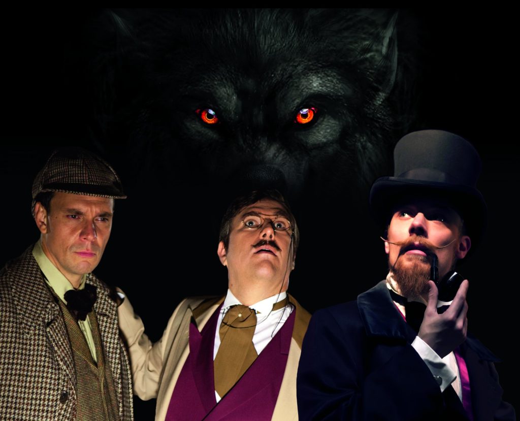 Sherlock Holmes und Dr. Watson sowie eine dritte Person mit Zylinder. Im Hintergrund ein Wolfskopf mit roten Augen