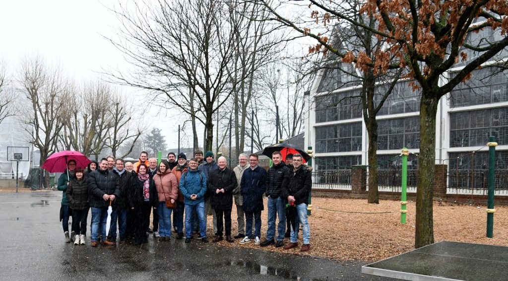 Gruppenbild mit Menschen