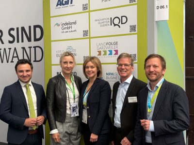 Das Foto zeigt die Teilnehmerinnen und Teilnehmer auf der Polis Convention 2025.