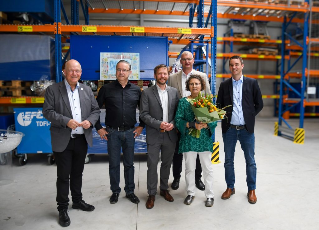 Gruppenfoto in der neuen Halle.