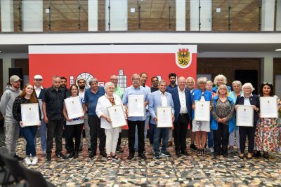 Gruppenbild mit Menschen