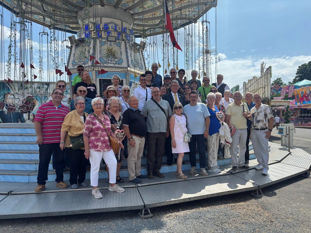 Gruppenfoto am Kettenkarussell.