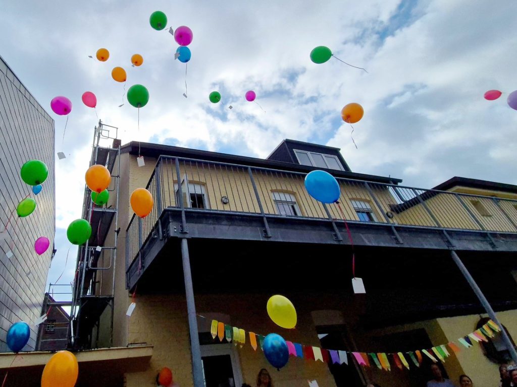 Gruppenbild mit Menschen