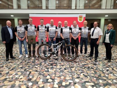 Gruppenbild mit Menschen