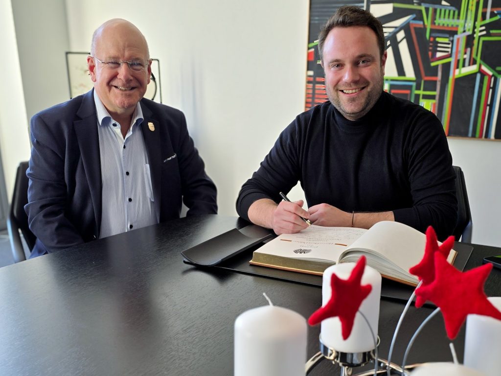 Eintrag ins Goldene Buch