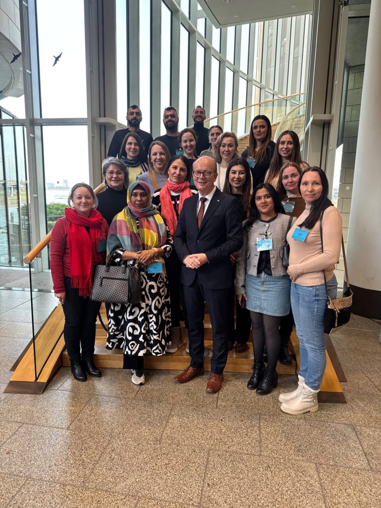 Gruppenbild mit Menschen