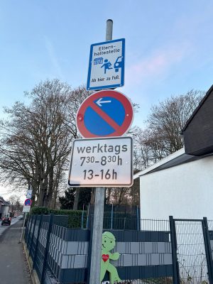 Straßenschild Elternhaltestellen