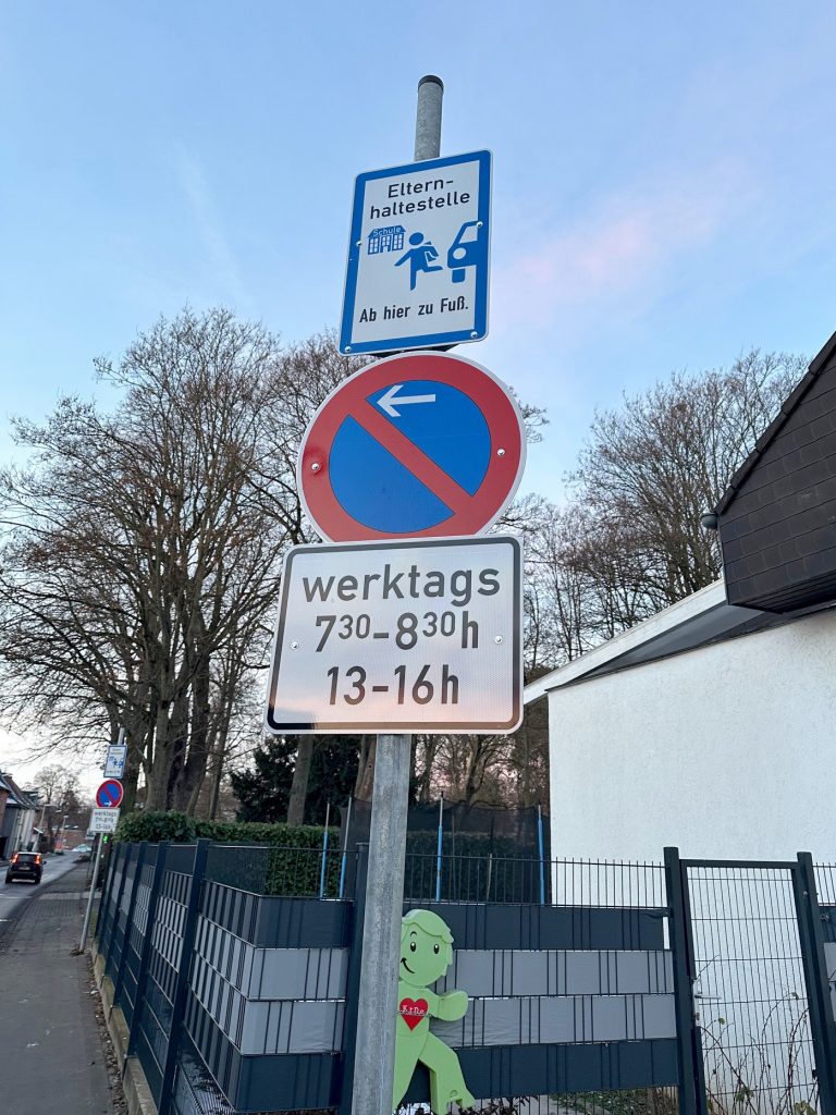 Straßenschild Elternhaltestellen