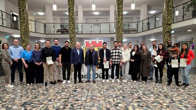 Gruppenbild mit Menschen