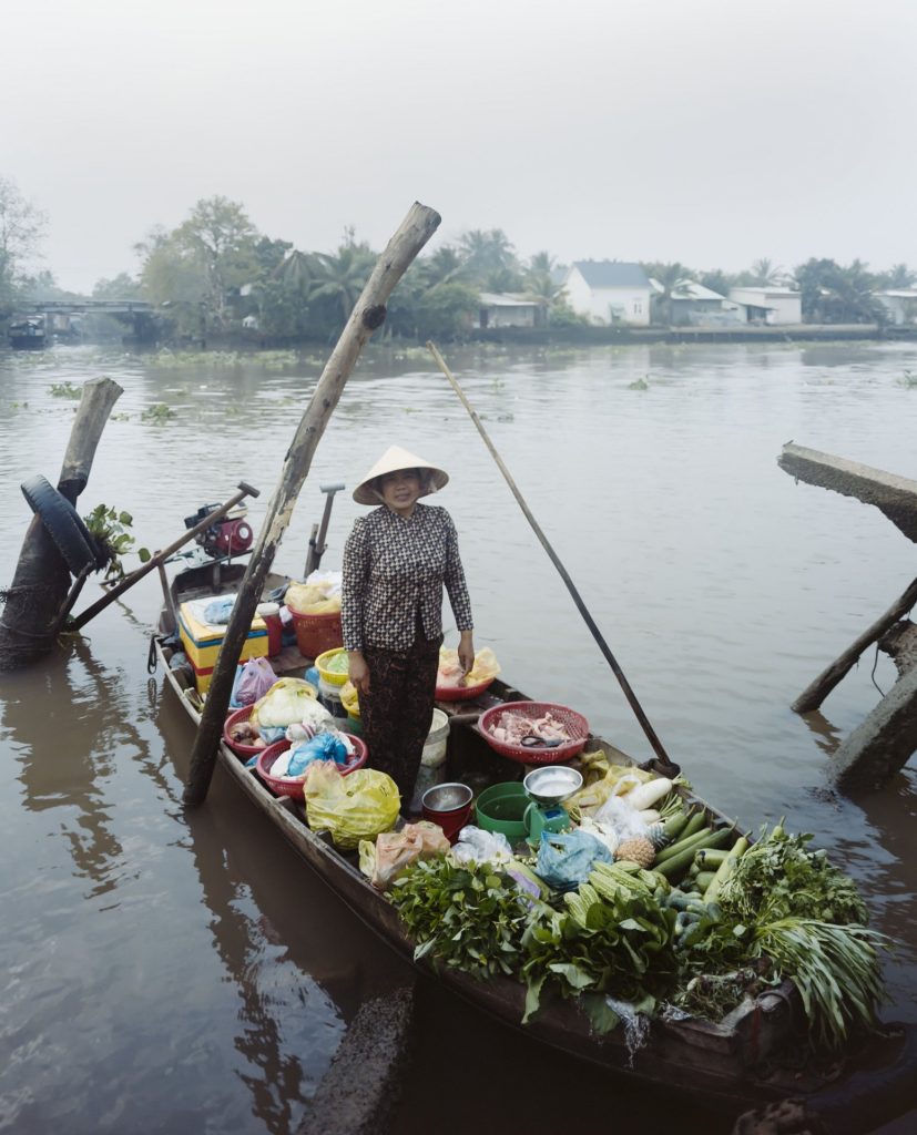 Frau auf einem Boot