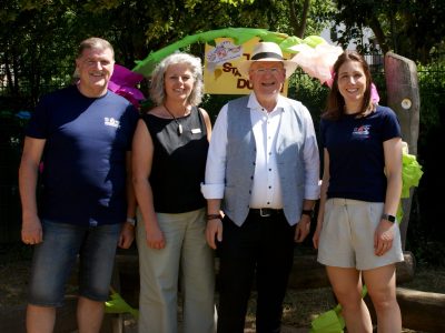 Gruppenbild mit Menschen