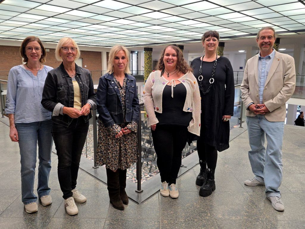 Gruppenbild mit Menschen